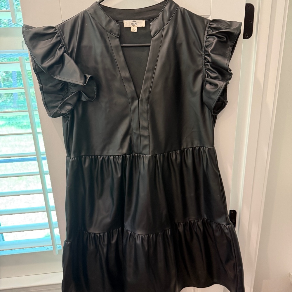 🖤 Entro Black Faux Leather Tiered Mini Dress – Size Small